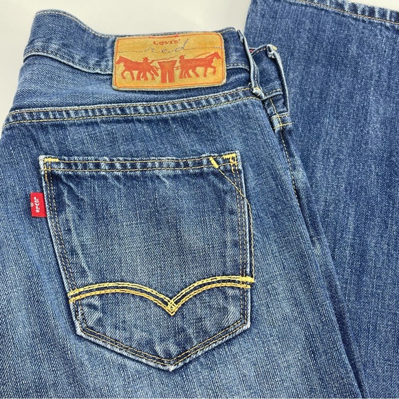 Womens Levi’s RED Denim 30 x 30 hard to find - Picture 4 of 8